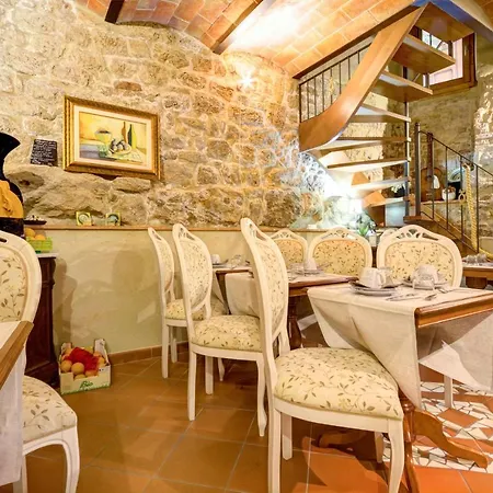 Hotel In Superior Volterra